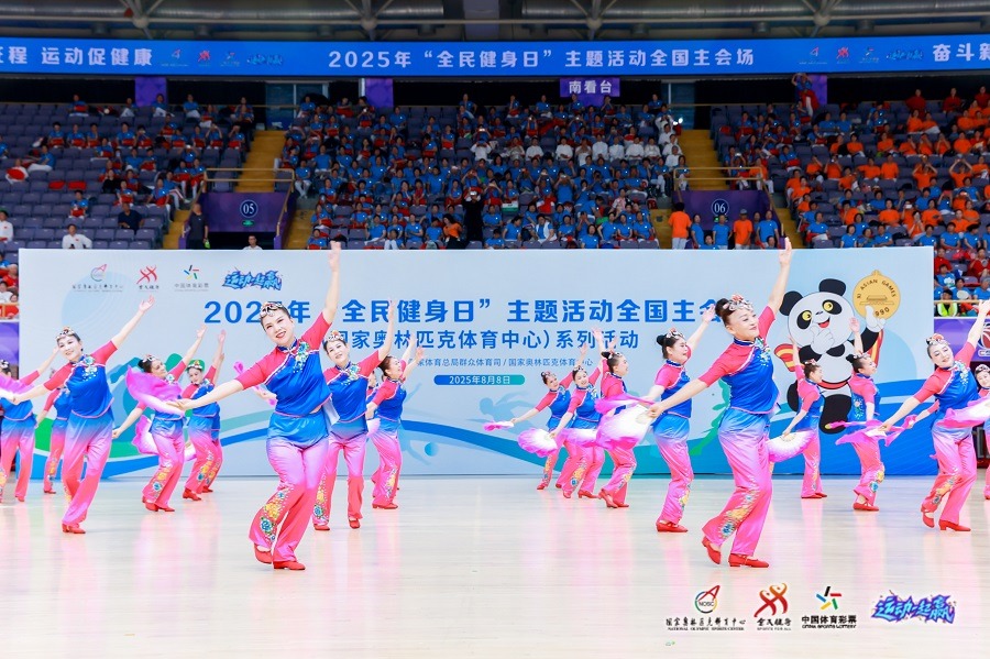 4日凌晨，4分钟2球，巴萨2-0赢德比战，7分领跑，皇马压力更大了